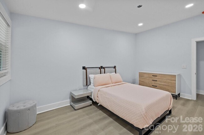 Building Photo - 8609 Cedarbrook Dr