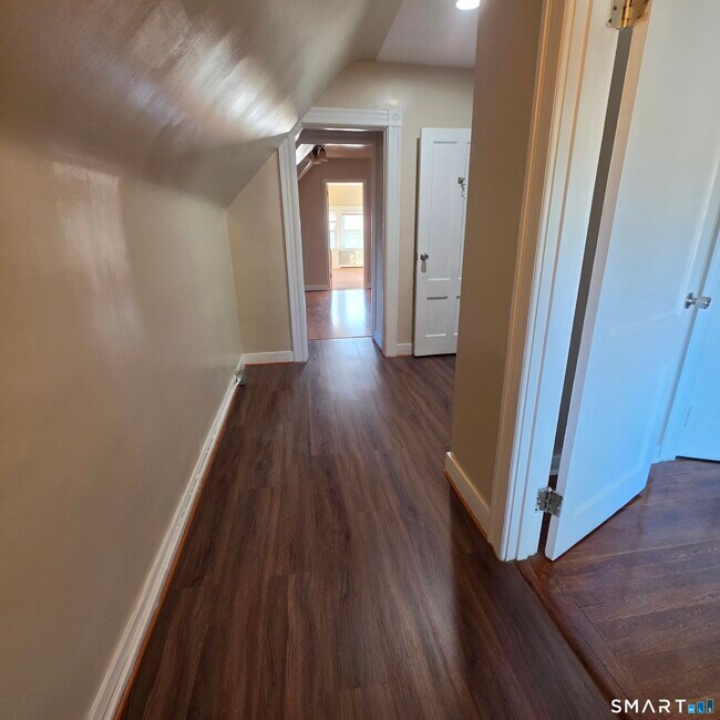 Building Photo - 142 Oakland Terrace