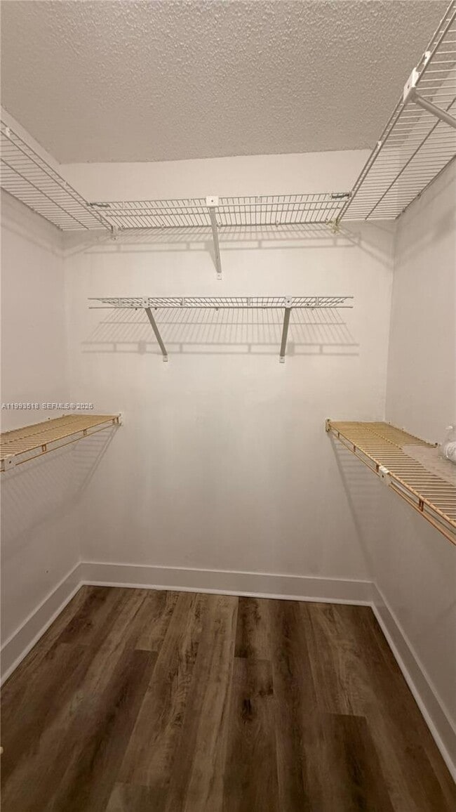 Building Photo - 7897 Golf Cir Dr