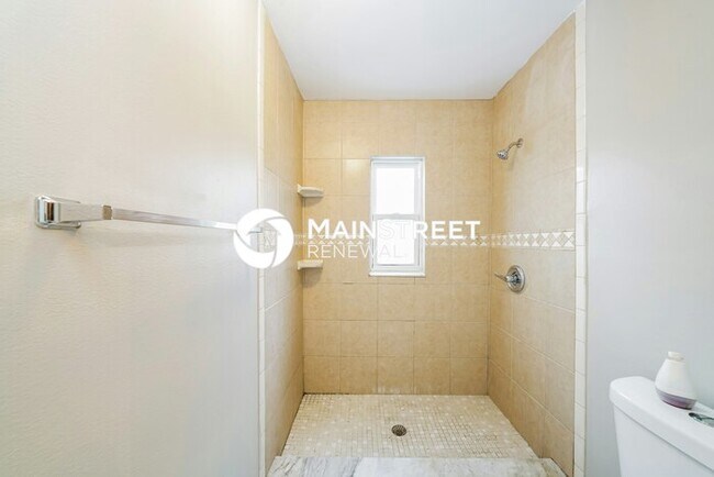 Building Photo - 4 Bedroom Pet-Friendly Home in Valrico, FL with Main Street Renewal