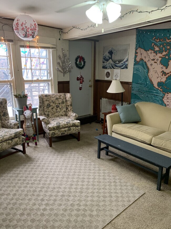4BDR with patio - 438 N Frances St