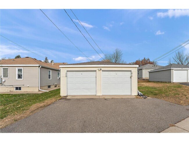 Building Photo - 1408 Lake St NE