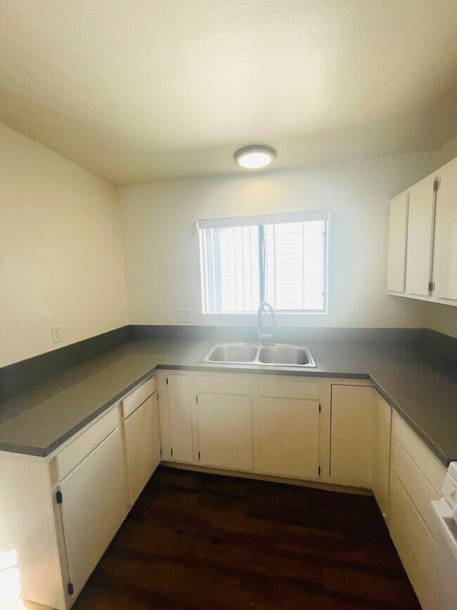 Building Photo - 793