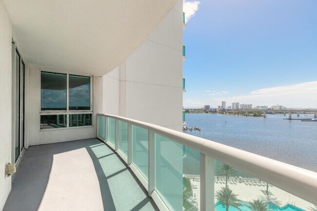 Building Photo - 241 Riverside Dr