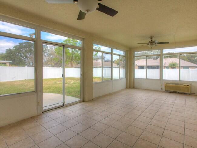 Building Photo - 744 Westcliffe Dr