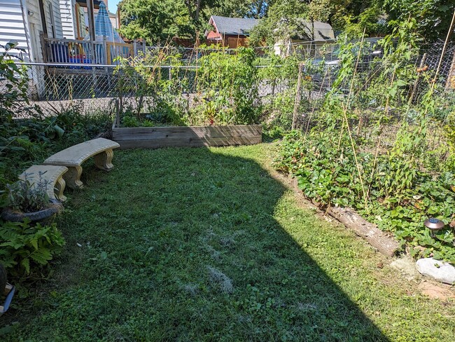 garden - 140 Peck Ave