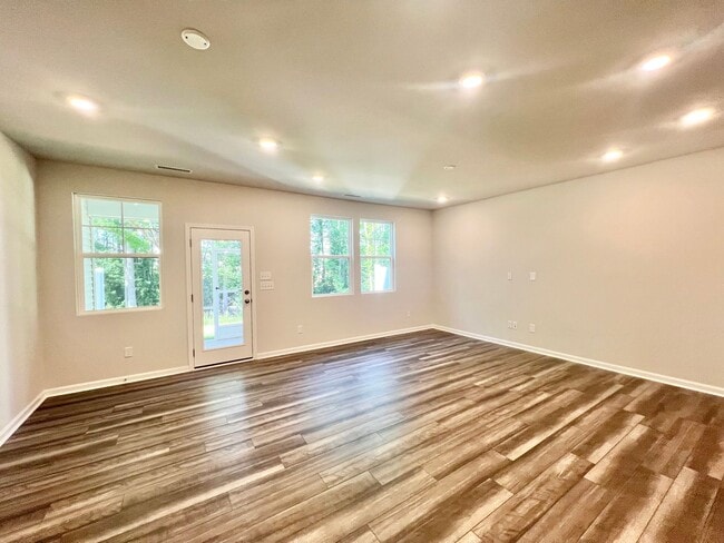Building Photo - Newly Built 3BD, 2.5BA Raleigh Townhome in...
