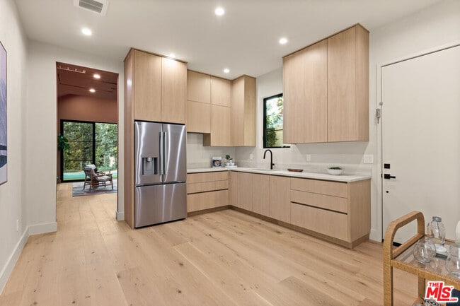 Building Photo - 11748 La Maida St