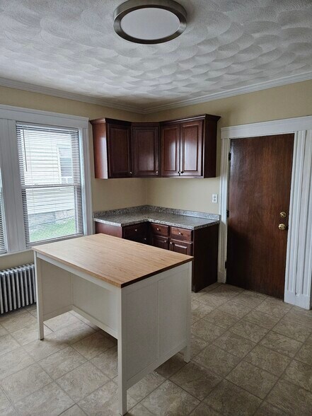 Eat in Kitchen - 1495 River St