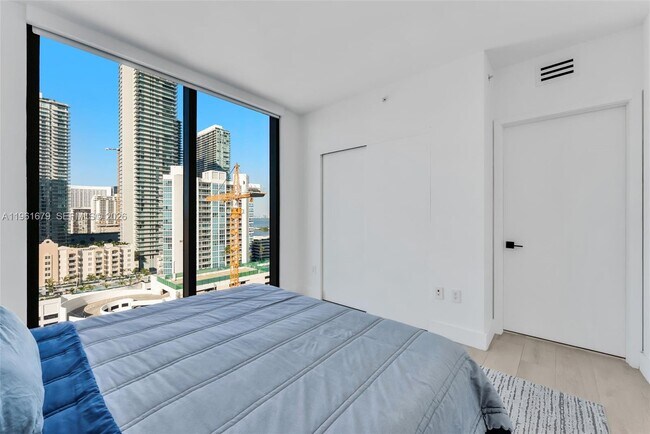 Building Photo - 460 NE 28th St