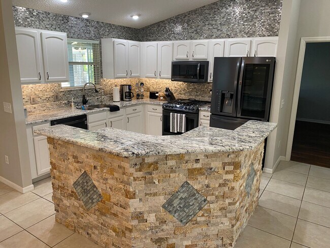 Building Photo - Beautiful ANNUAL, Fully Furnished, turnkey 3 Beds & 2 Baths in The Village of Sabal Chase