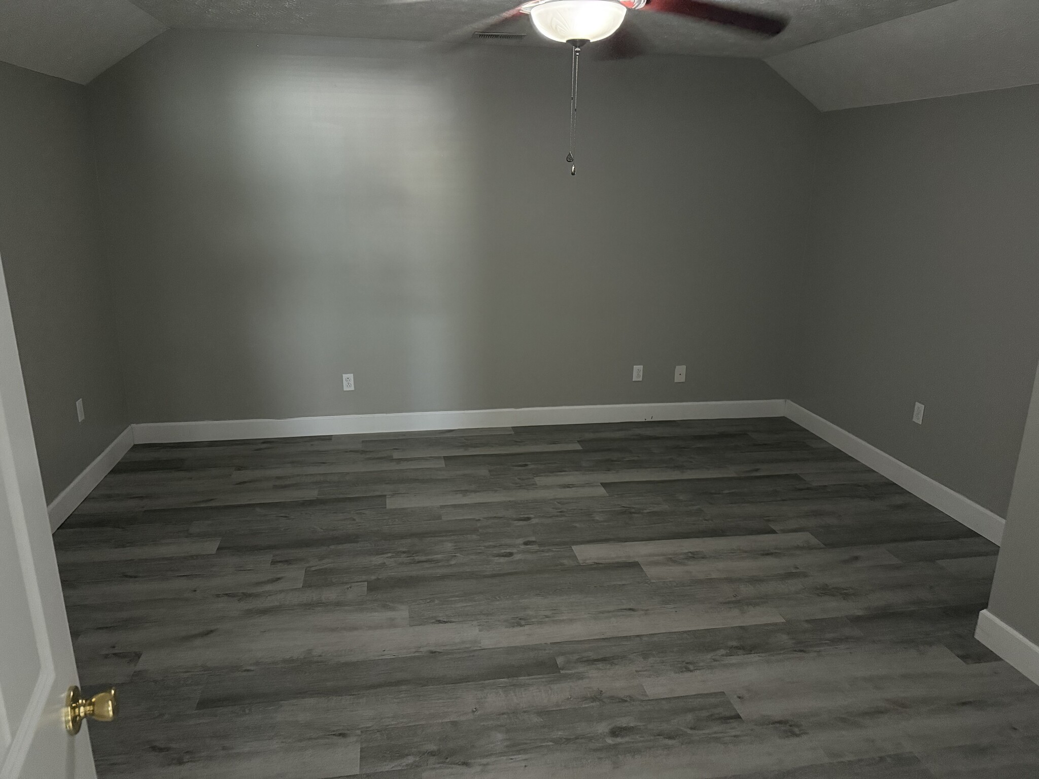 Building Photo - 165 Main St