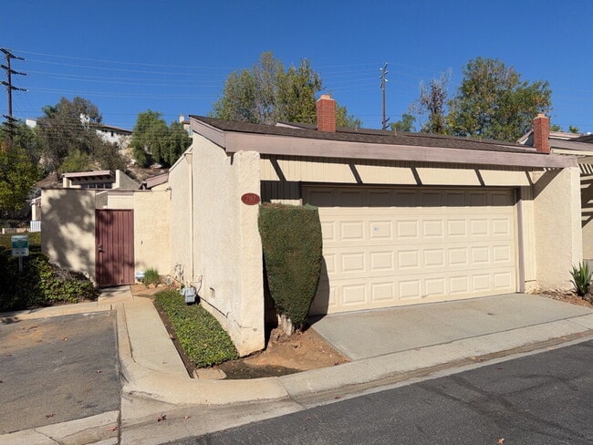 Primary Photo - 797 Daffodil Dr