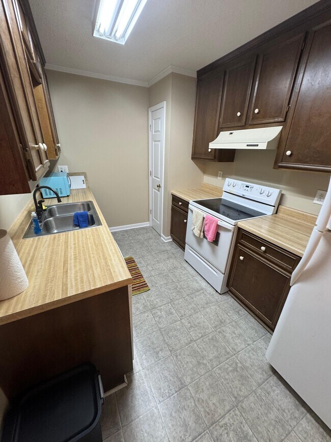 Building Photo - 113 Manor Row