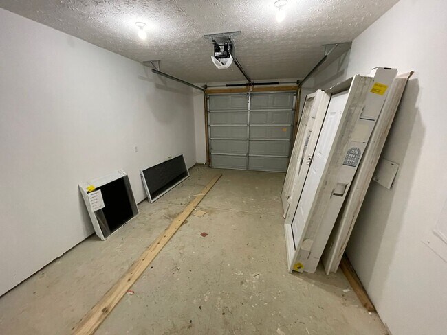 Building Photo - 1856-1858 Blackwell Road Duplex