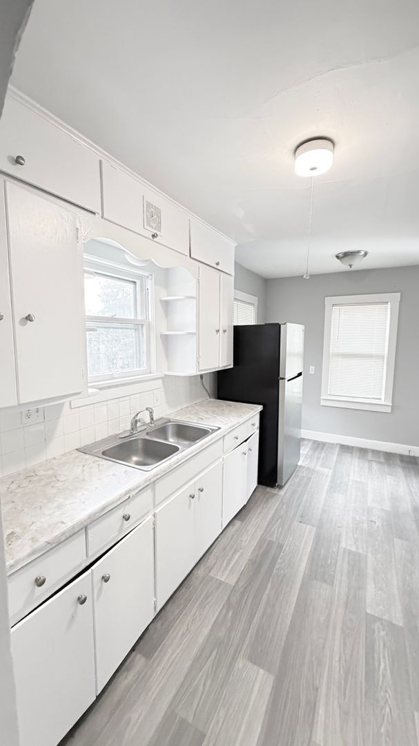 Building Photo - 2114 S Scott Ave