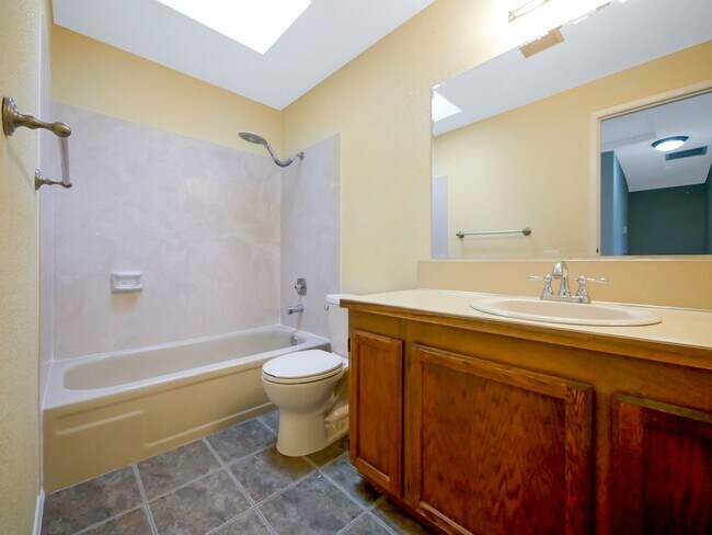Building Photo - 3 Bed and 2 Bath Stunning Family Home is A...