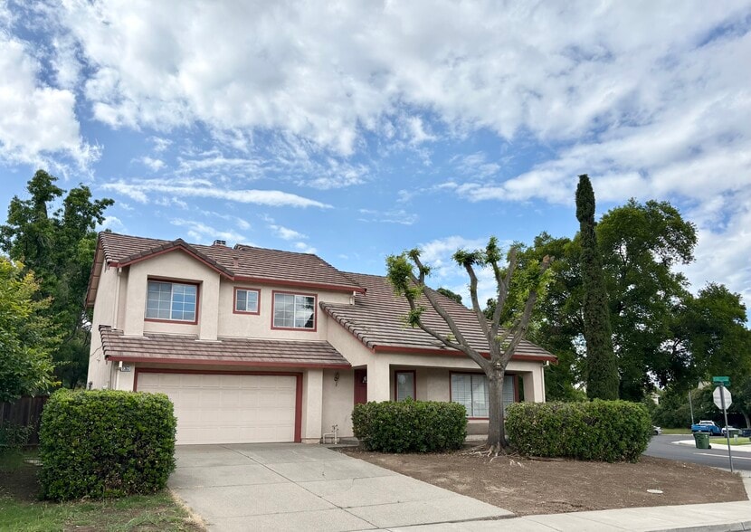 Building Photo - 1363 Egret Dr