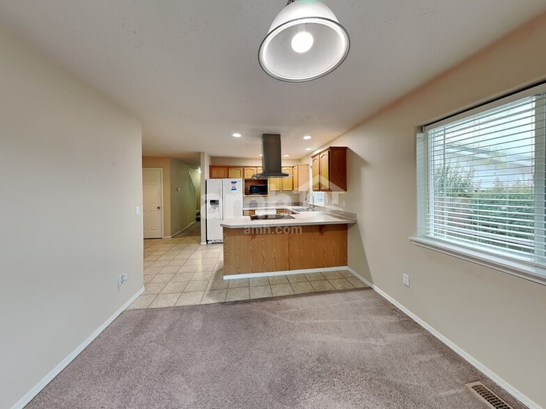 Building Photo - 2285 NW McGarey Dr