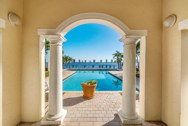 Building Photo - 1140 Lake Shore Dr