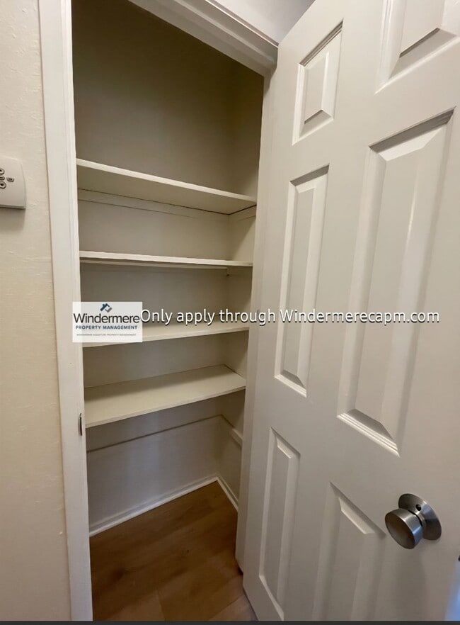Building Photo - Delightful 2 Bedroom Condo- Available Now! -W/S/T included in rent!