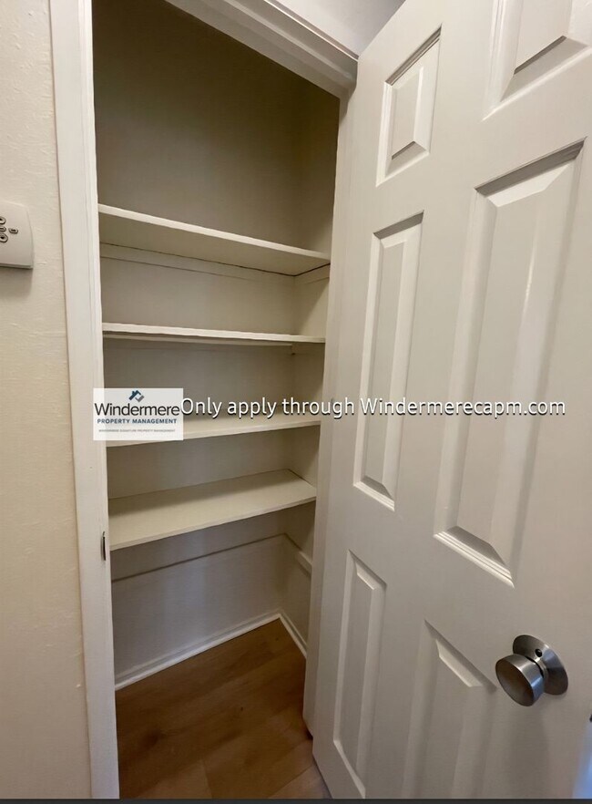 Building Photo - Delightful 2 Bedroom Condo- Available Now!