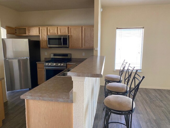 Building Photo - Mesquite Hills. 3 bedrooms, 2 full baths, ...