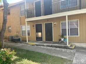 Building Photo - 923 Vance Jackson Rd