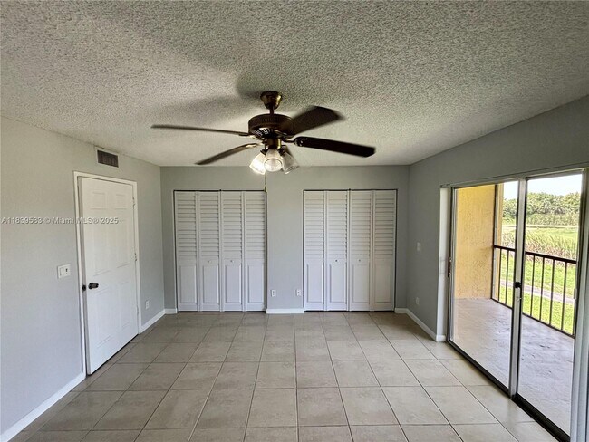 Building Photo - 1822 Meadows Cir W