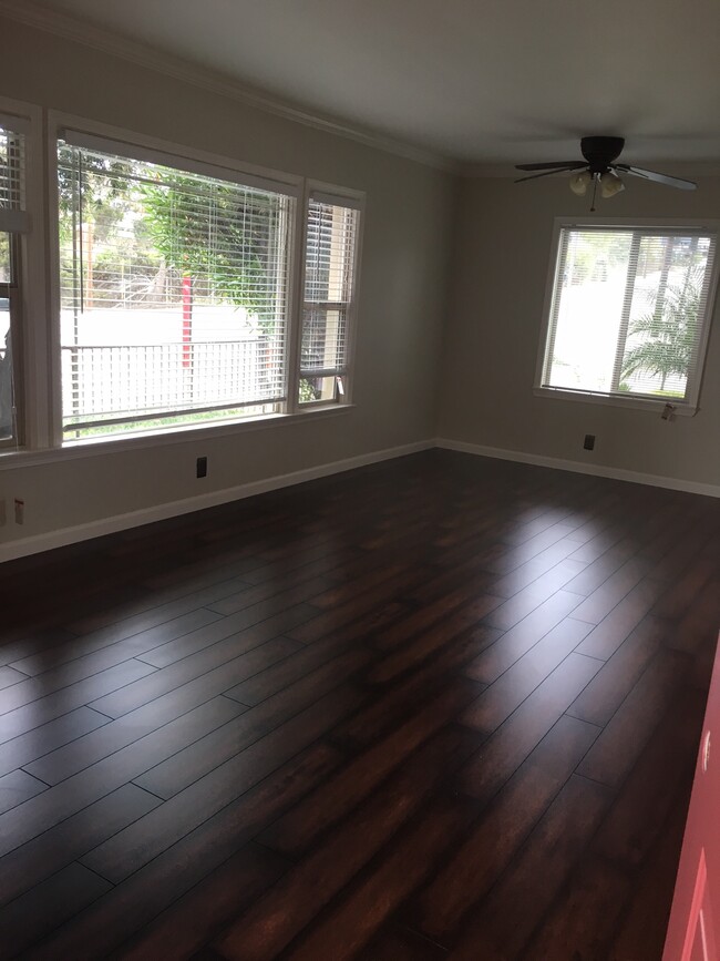 living/dining room - 1101 Grand E Ave