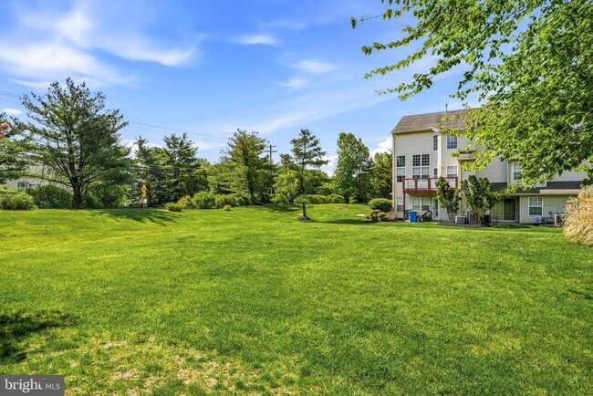 Building Photo - 445 Tuvira Ln
