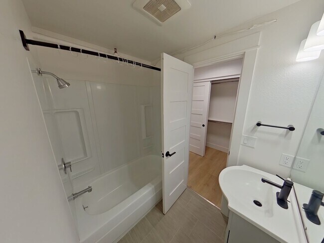 Building Photo - 685-695 East 16th Alley