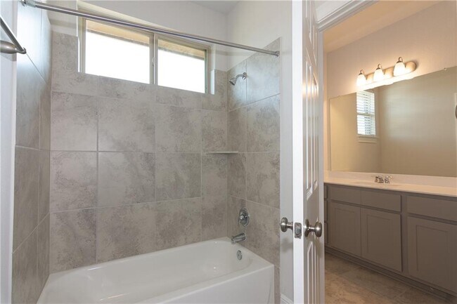 Building Photo - 3300 Scenic Valley Dr