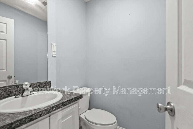 Building Photo - 5914 Tampa St