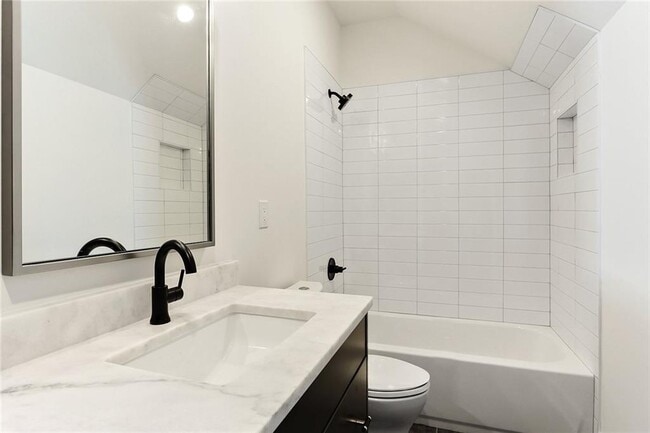 Building Photo - 2985 Lookout Pl NE