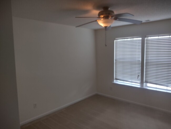 Building Photo - ****MOVE IN SPECIAL****Two Story, Five Bed...