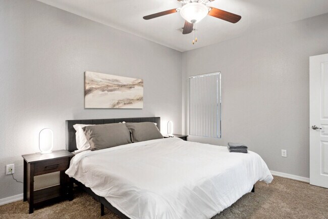 Building Photo - 14 W Villa Rita Dr