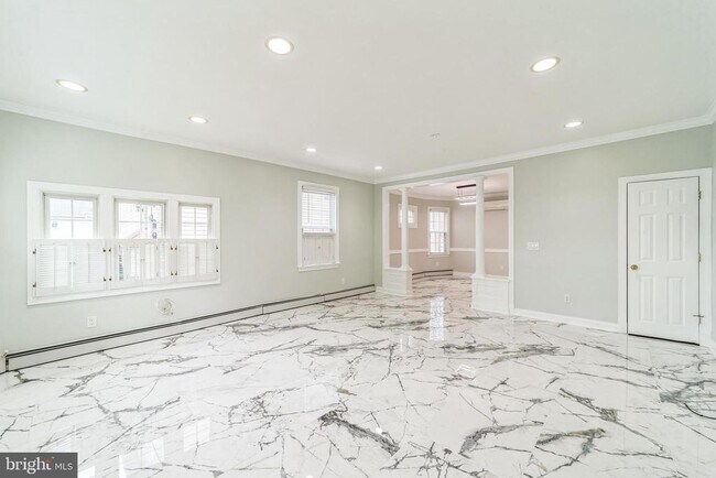 Building Photo - 23 E Elm St