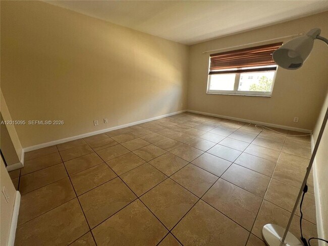 Building Photo - 401 Golden Isles Dr