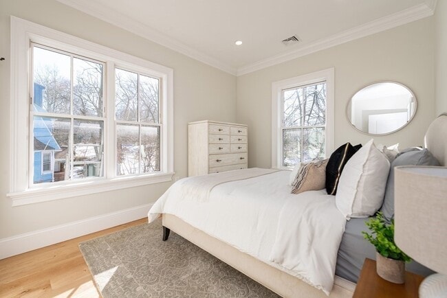 Building Photo - 106 Forest Hills St