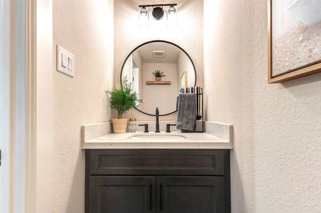 Building Photo - 11005 Upland Forest Dr