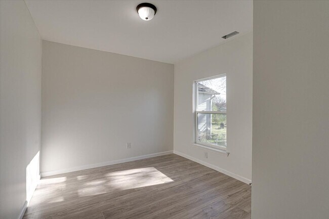 Building Photo - 3BR / 1BA Home for Rent $1750/month — Comfortable Living in Chattanooga