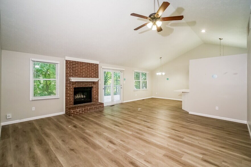 Building Photo - 5865 Petersen Ct