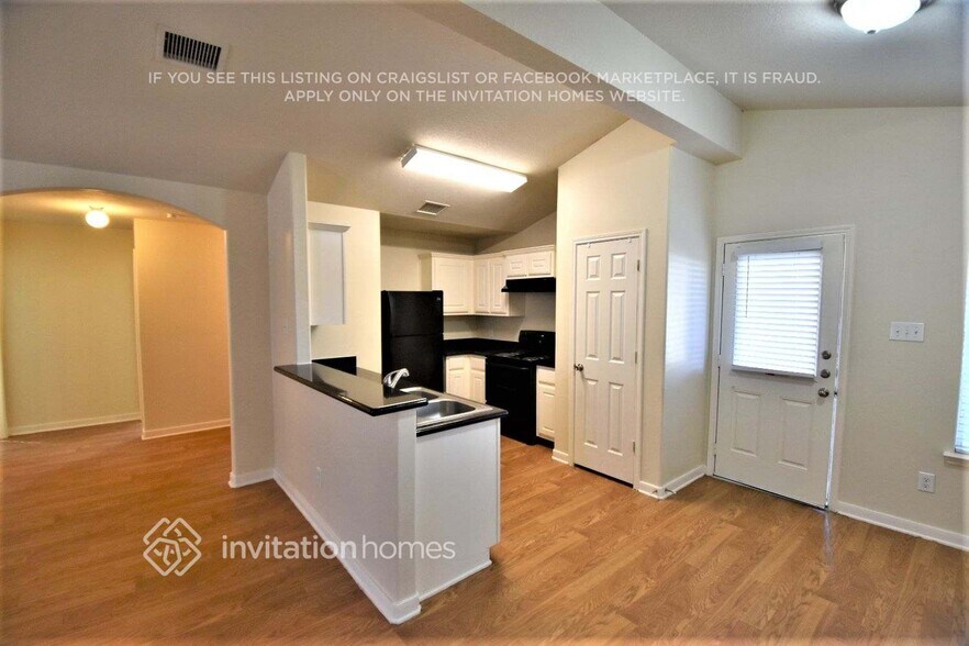 Building Photo - 4043 Pedernales River Ln