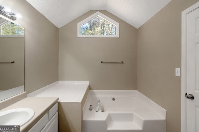 Building Photo - 123 Willow Springs Ln