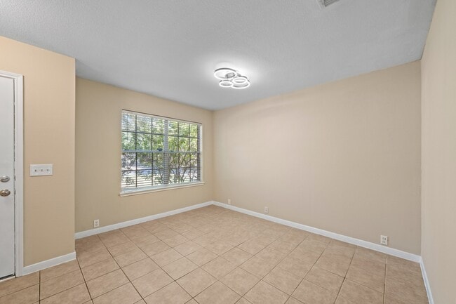 Building Photo - 10211 E Summit Canyon Dr