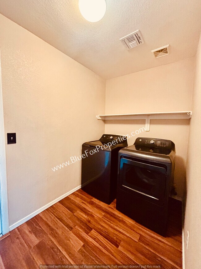 Building Photo - 1083 W Sea Star Dr