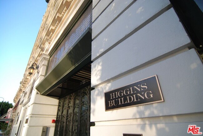 Building Photo - 108 W 2nd St