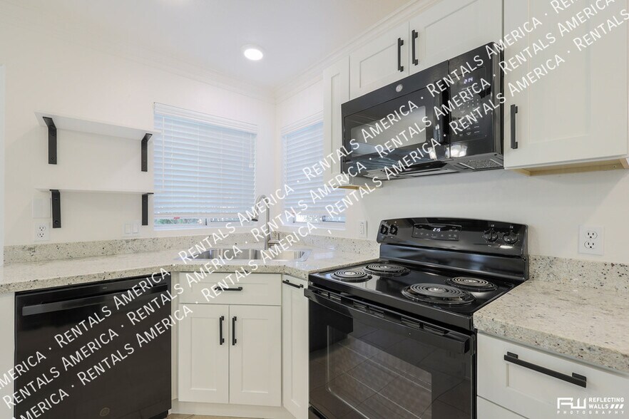 Building Photo - 2238 E Bel Air Ln