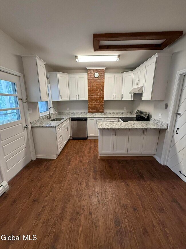 Building Photo - 38 State St